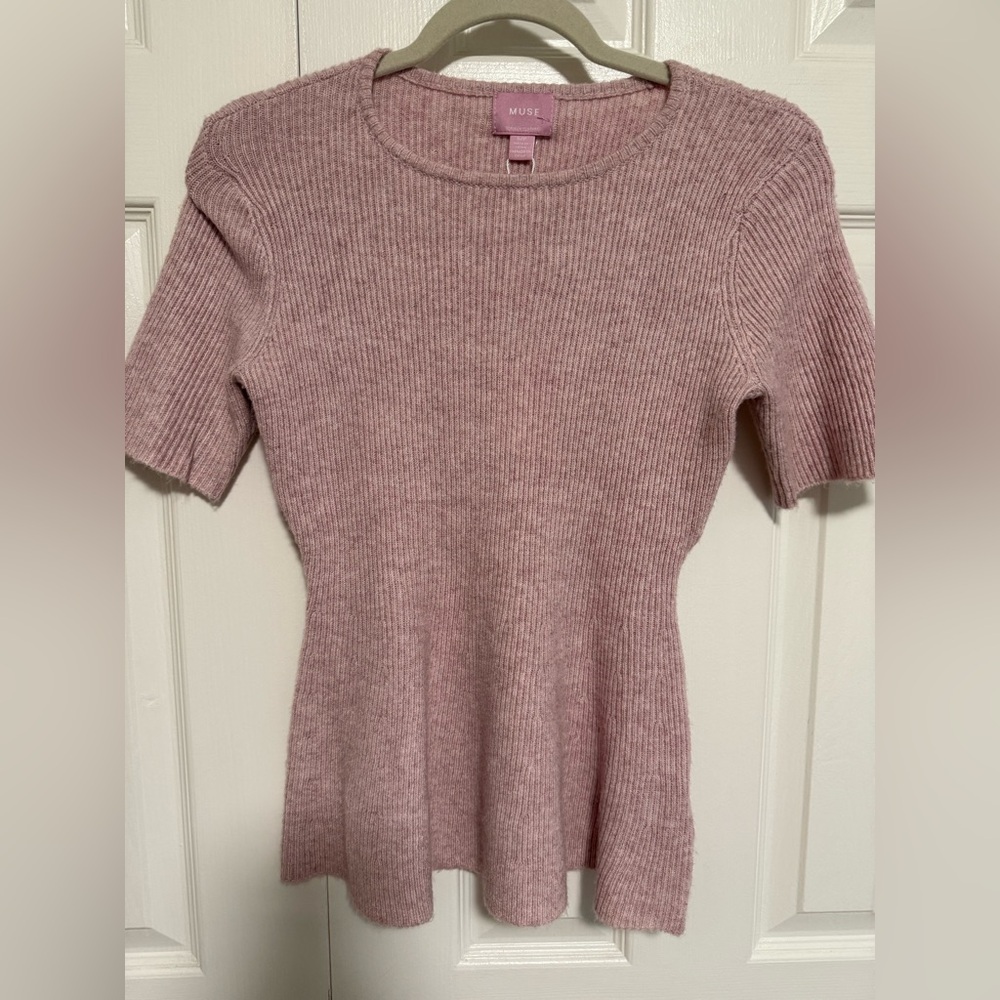 NWT- MUSE WOOL BLEND, ribbed mauve sweater. S